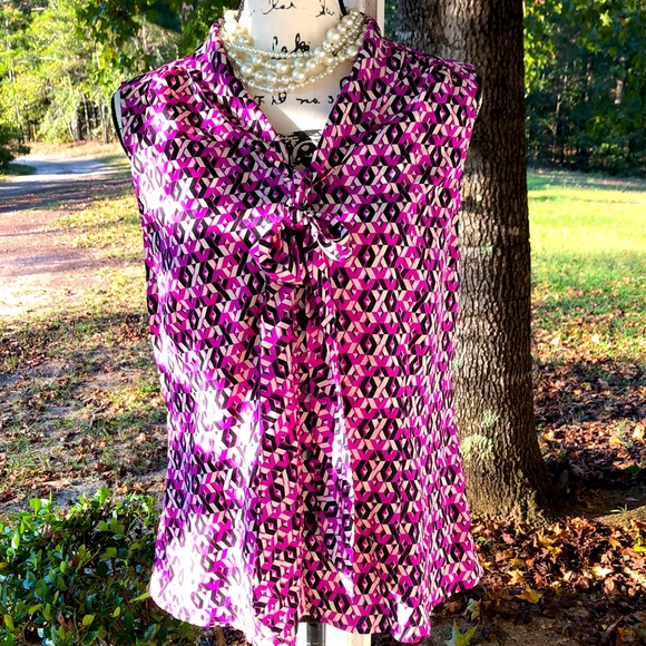 🌷Blouse by Tahari 🌷 - Picture 2 of 9